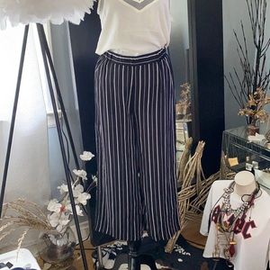 Wide leg above ankle pant